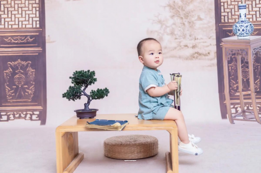 驻马店女宝宝换尿布